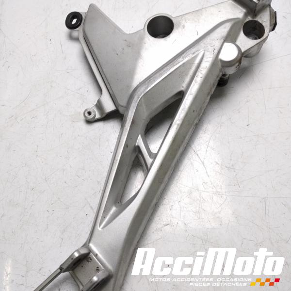 Part Motor bike Platine repose-pieds (droit) HONDA CB125F