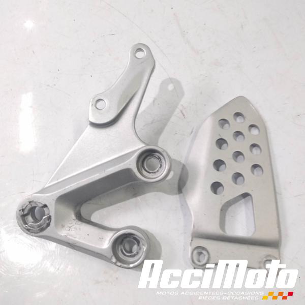 Pièce Moto Platine repose-pied avant (droit) SUZUKI GSXR 750