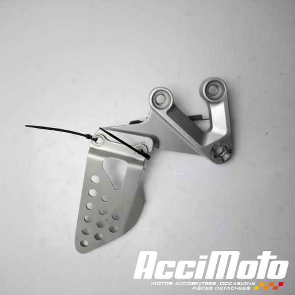 Pièce Moto Platine repose-pied avant (droit) SUZUKI GSXR 1000