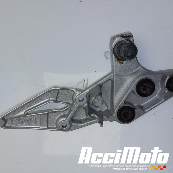 Pièce Moto Platine repose-pied avant (droit) SUZUKI GSR 750