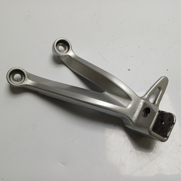 Pièce Moto Platine repose-pied arrière (gauche) SUZUKI GSXR 600