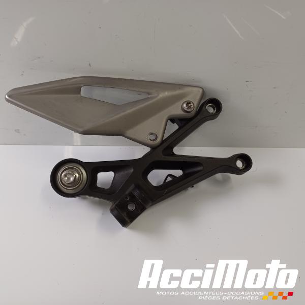 Pièce Moto Platine repose-pied avant (droit) TRIUMPH STREET TRIPLE 660 S