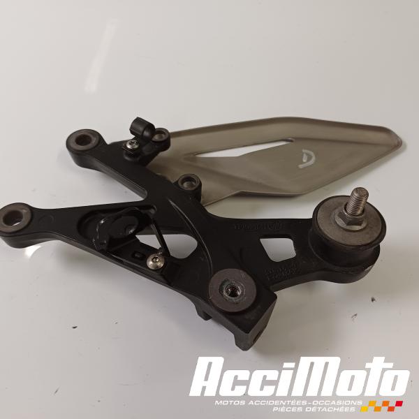 Pièce Moto Platine repose-pied avant (droit) TRIUMPH STREET TRIPLE 660 S