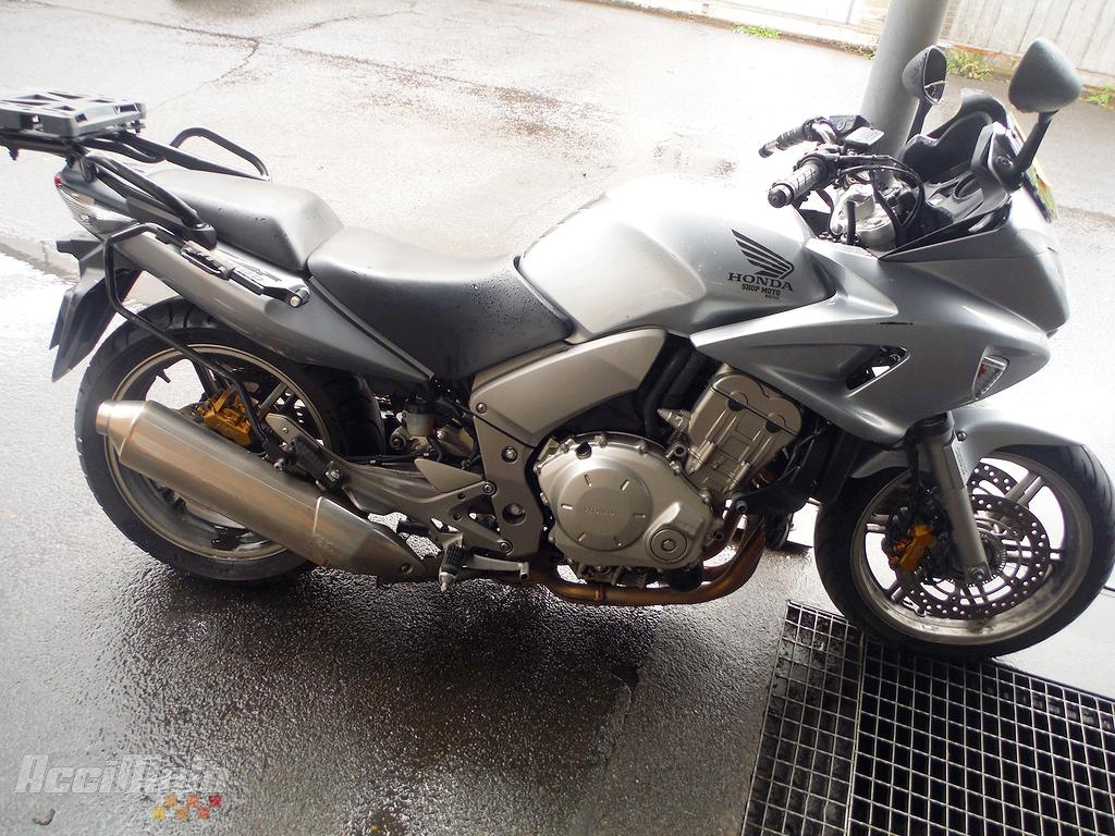 Moto accidentée HONDA CBF1000 CBF 1000 GRIS