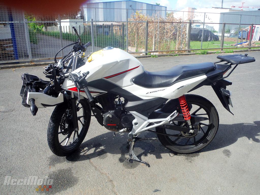 Moto accidentée HONDA CBF 125 CBF125 BLANC
