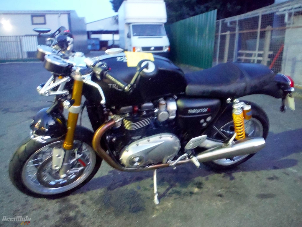 Moto accidentée TRIUMPH THRUXTON NOIR Moto accidentée TRIUMPH THRUXTON NOIR
