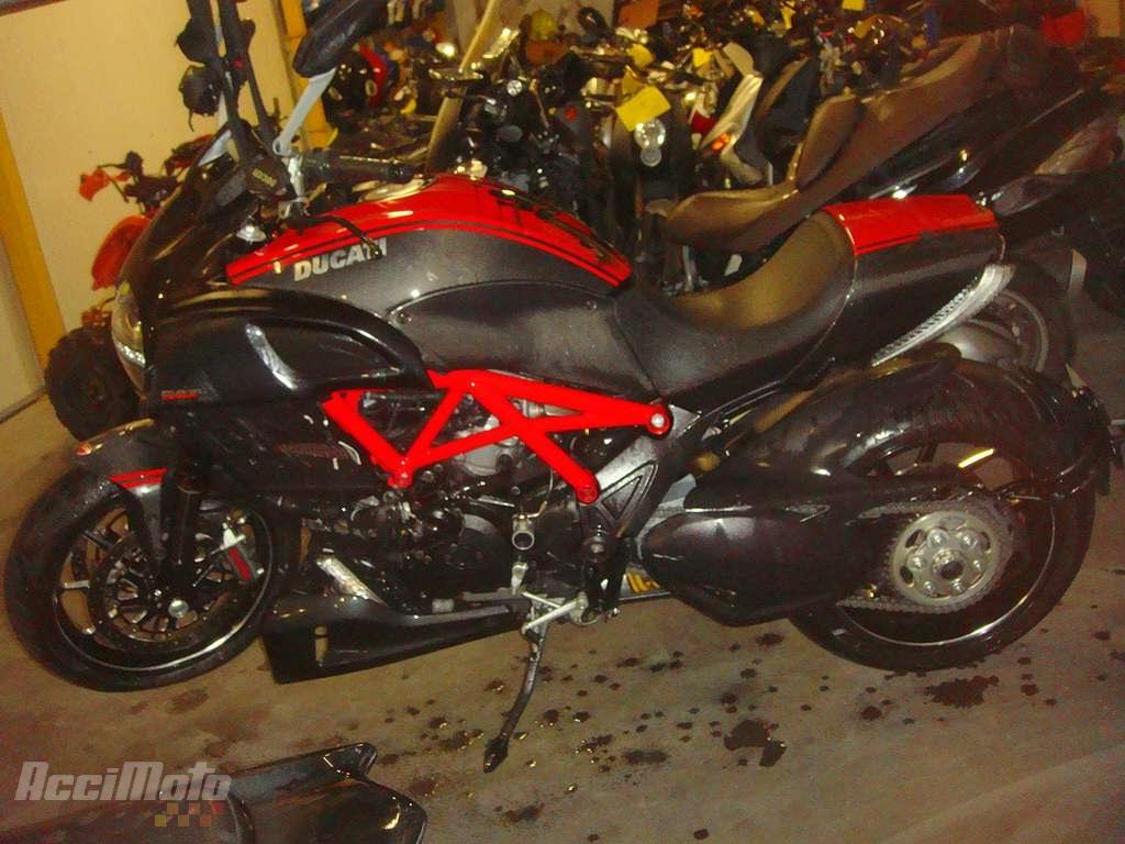 Moto accidentée DUCATI DIAVEL 1200 ROUGE