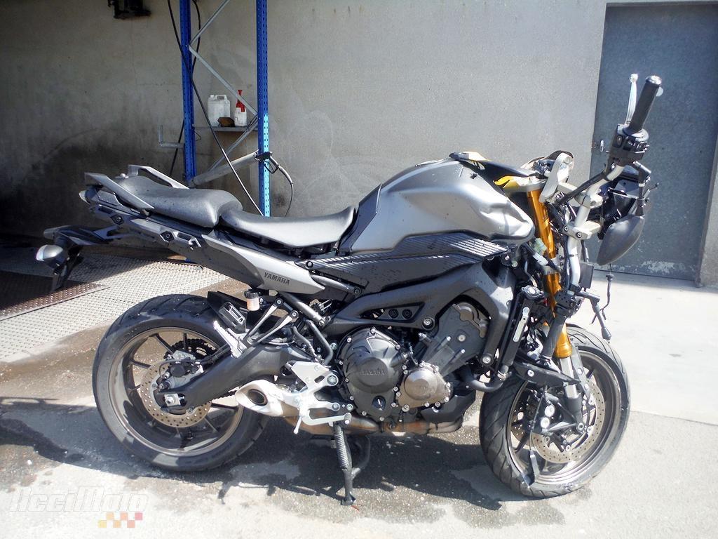 Moto accidentée YAMAHA MT-09 MT 09 MT09 NOIR Moto accidentée YAMAHA MT-09 MT 09 MT09 NOIR