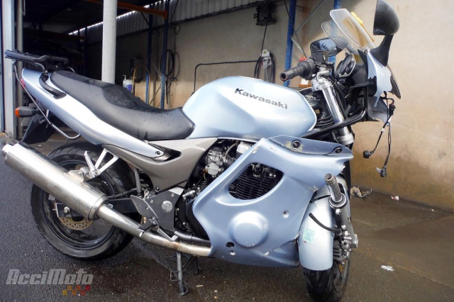 Kawasaki Zr7 S Motor Bike Sérült Motorkerékpárok