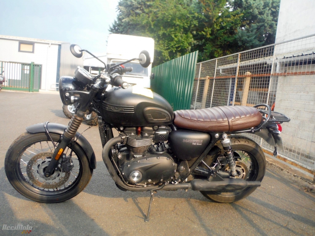 Triumph Bonneville T100 Moto Accidentée