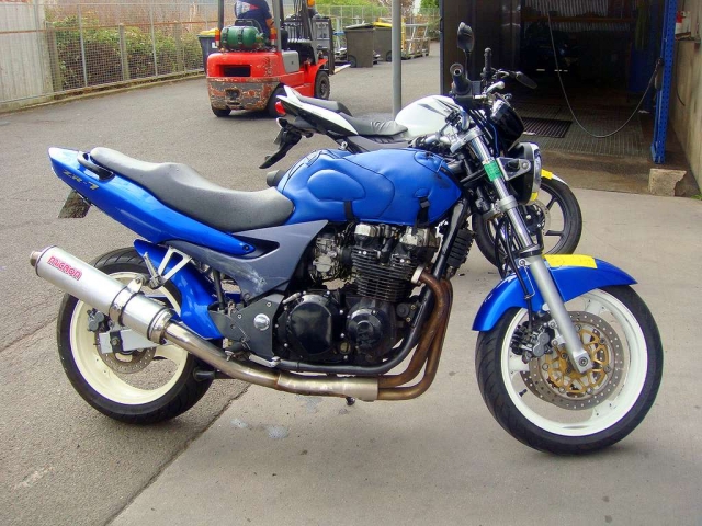 Kawasaki Zr7 N Motor Bike Avariilised Mootorrattad